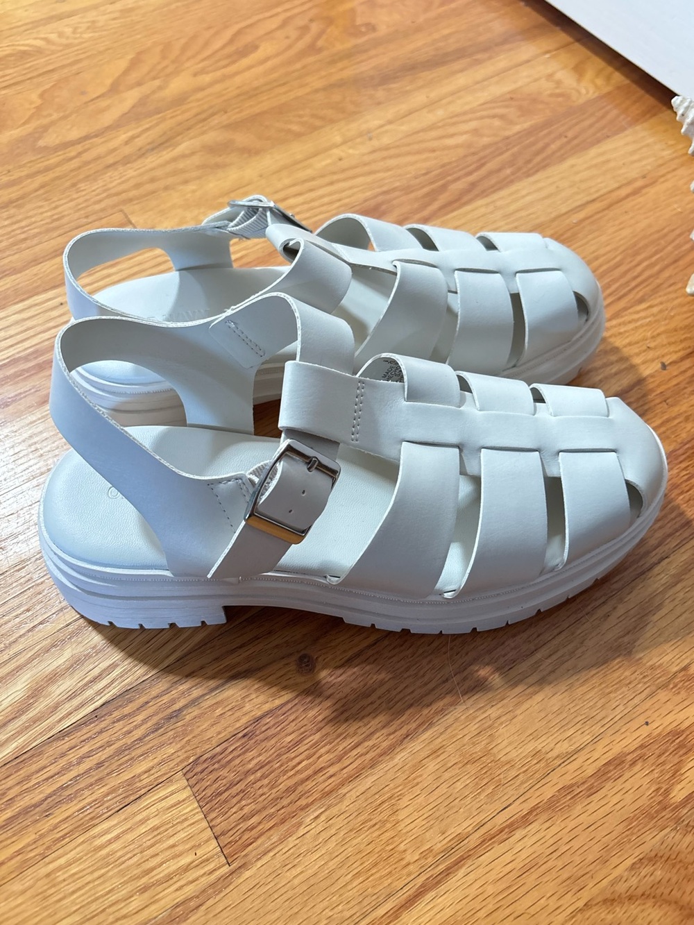 Old Navy White Women's Fisherman-Style Buckle Sandals